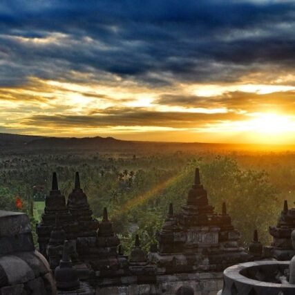 Borobudur-java Borobudur sur l'ile de Java