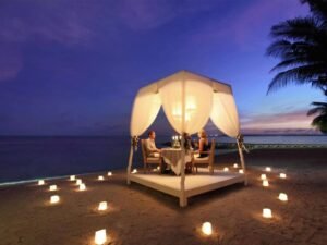 Dîner romantique sur la plage à Sanur Bali